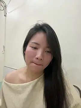 Bee Yellow00 online show from February 14, 2026, 5:04 am