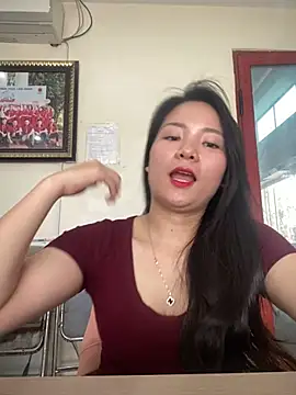 Bee Yellow00 online show from March 28, 2026, 2:55 am