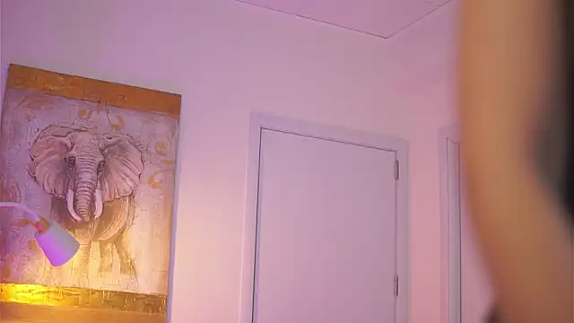 Snapshot of Aisha_Bee chatting on May 24, 2026, 9:25 am Aisha Bee online show from May 24, 2026, 9:25 am