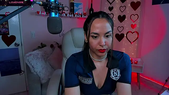 VenusIsLove  online show from February 12, 2025, 7:45 pm