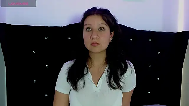 Snapshot of Chloe-love_ chatting on October 27, 2025, 2:54 pm Chloe-love  online show from October 27, 2025, 2:54 pm