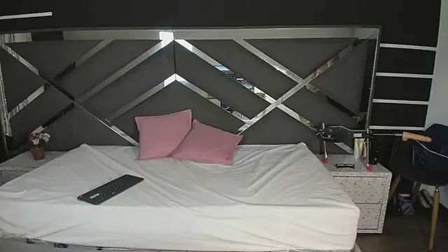 ScarlettParker online show from November 2, 2025, 12:51 pm