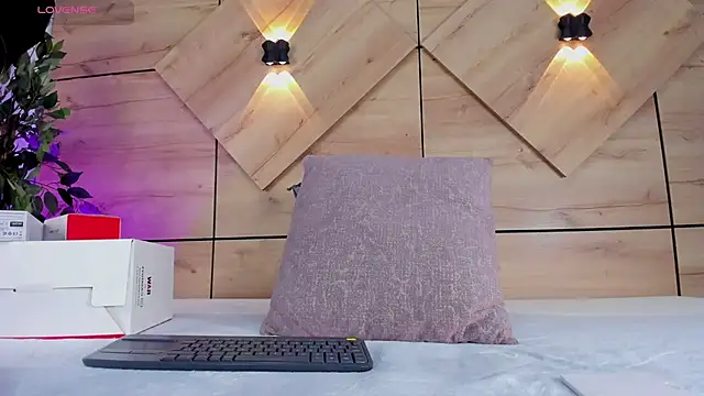 EmilyAllen 1 online show from February 5, 2026, 11:59 am