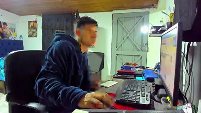 Snapshot of Malek_Ivonny chatting on November 8, 2025, 12:00 am Malek Ivonny online show from November 8, 2025, 12:00 am