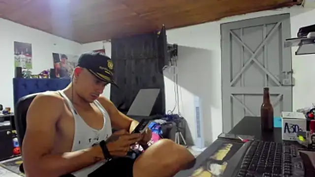 Snapshot of Malek_Ivonny chatting on February 12, 2026, 11:11 pm Malek Ivonny online show from February 12, 2026, 11:11 pm