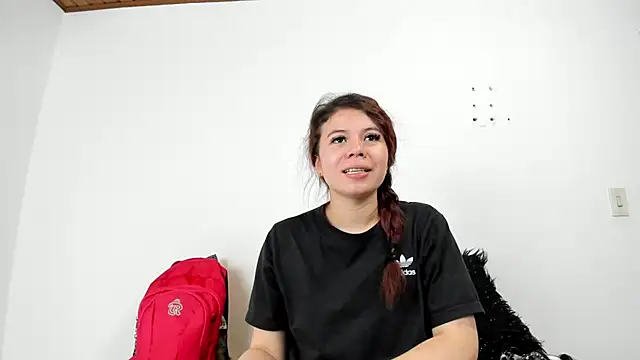 Snapshot of Vanessa_Martinz chatting on October 25, 2025, 12:13 pm Vanessa Martinz online show from October 25, 2025, 12:13 pm