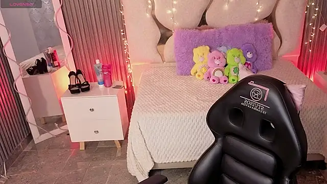 MAIILY TAY online show from February 7, 2026, 11:58 am