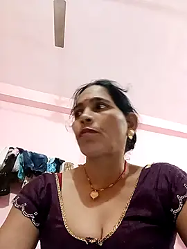 Snapshot of Indiangueen chatting on October 27, 2025, 5:28 pm Indiangueen online show from October 27, 2025, 5:28 pm