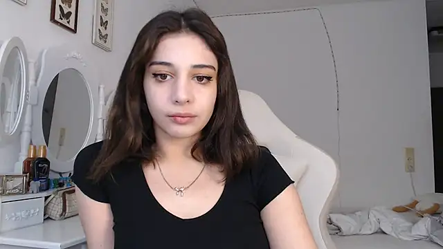Snapshot of bellefleurrr chatting on June 9, 2026, 4:40 pm bellefleurrr online show from June 9, 2026, 4:40 pm
