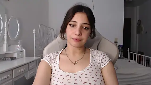 Snapshot of bellefleurrr chatting on June 25, 2026, 2:10 pm bellefleurrr online show from June 25, 2026, 2:10 pm