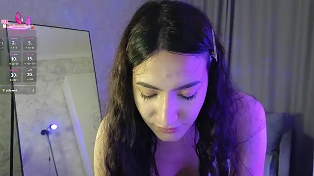 Mulan Lo online show from November 28, 2025, 6:43 pm