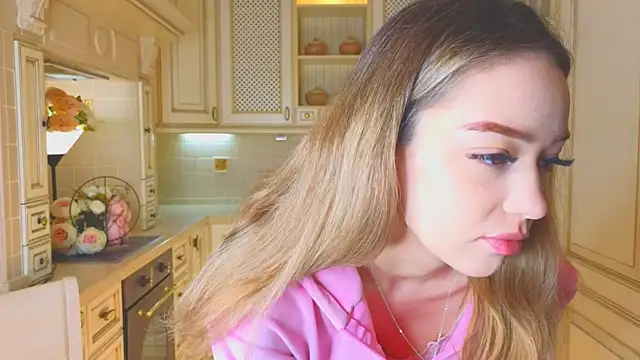 DeiraCharson online show from November 7, 2025, 3:06 am