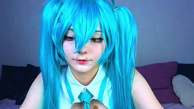 KittieHeart online show from November 14, 2025, 9:02 pm