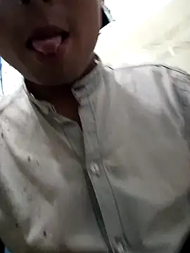 Snapshot of robinhd1234 chatting on December 22, 2025, 12:29 am robinhd1234 online show from December 22, 2025, 12:29 am