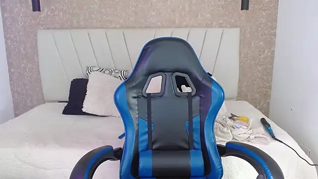 AliceSmity  online show from April 6, 2026, 11:33 am