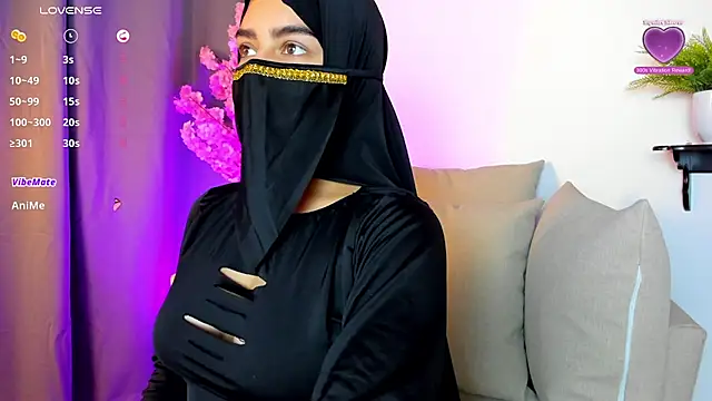 shaima   online show from December 4, 2025, 8:39 pm