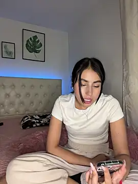 BIJOU SECRET online show from May 20, 2026, 4:40 am
