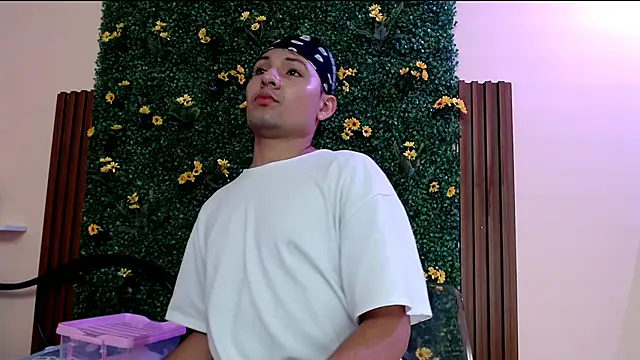 angel666smit online show from November 1, 2025, 6:21 pm