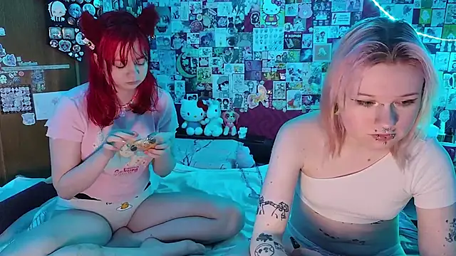 Snapshot of PinkiePurr chatting on November 16, 2025, 7:19 pm PinkiePurr online show from November 16, 2025, 7:19 pm