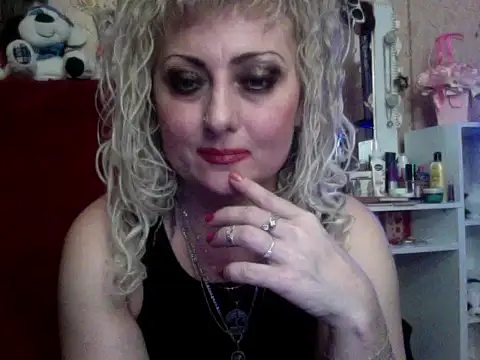 Snapshot of xHot_Amazonq chatting on November 3, 2025, 9:59 pm xHot Amazonq online show from November 3, 2025, 9:59 pm