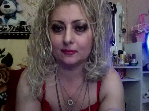 Snapshot of xHot_Amazonq chatting on November 19, 2025, 6:41 pm xHot Amazonq online show from November 19, 2025, 6:41 pm