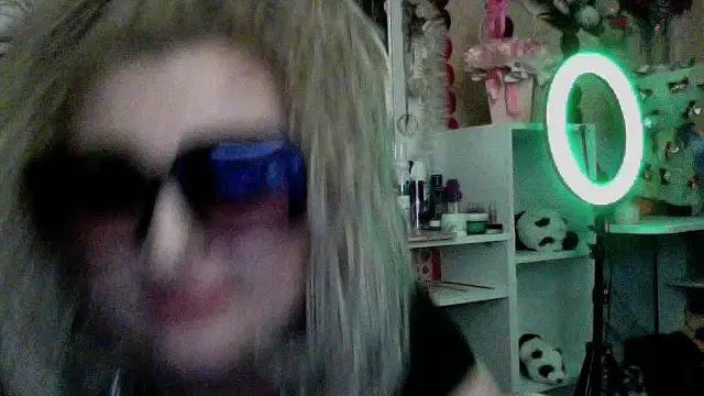 Snapshot of xHot_Amazonq chatting on January 16, 2026, 10:03 pm xHot Amazonq online show from January 16, 2026, 10:03 pm