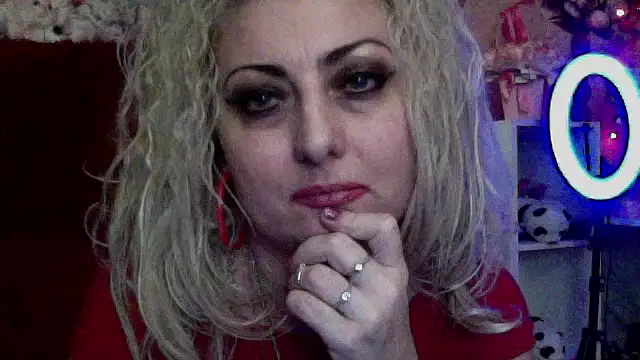 Snapshot of xHot_Amazonq chatting on February 2, 2026, 10:52 pm xHot Amazonq online show from February 2, 2026, 10:52 pm