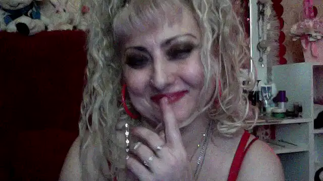 Snapshot of xHot_Amazonq chatting on February 15, 2026, 7:43 pm xHot Amazonq online show from February 15, 2026, 7:43 pm