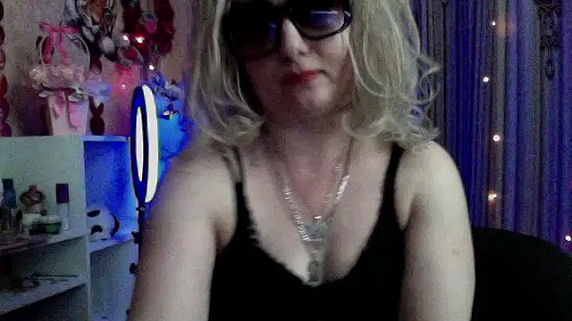 xHot Amazonq online show from March 28, 2026, 6:29 pm