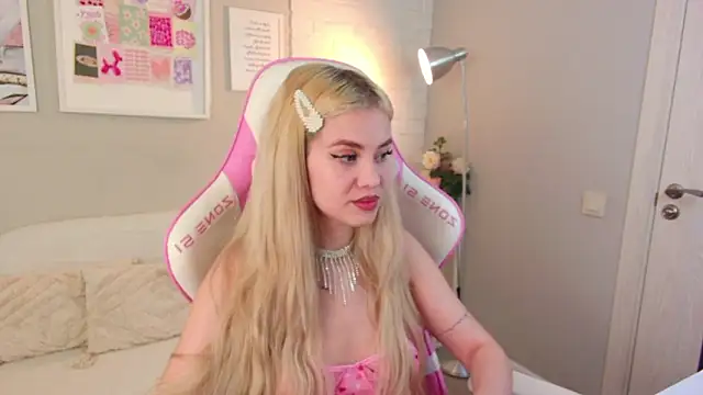 Snapshot of Rose_Masson chatting on March 10, 2026, 5:34 am Rose Masson online show from March 10, 2026, 5:34 am