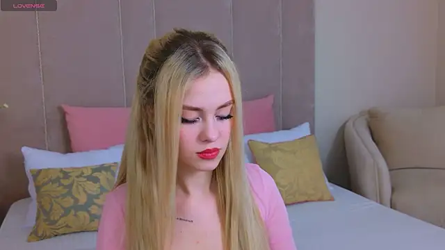 Snapshot of Rose_Masson chatting on April 8, 2026, 6:13 am Rose Masson online show from April 8, 2026, 6:13 am