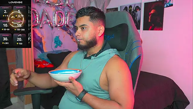 Tiler wolker online show from April 12, 2026, 12:48 am