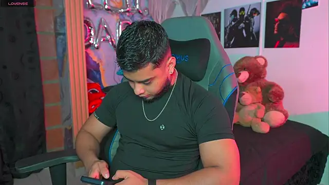 Tiler wolker online show from April 22, 2026, 12:57 am