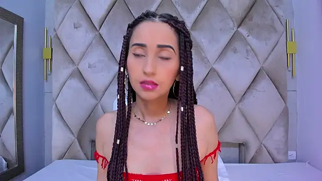 violett rabbit  online show from March 17, 2026, 8:01 pm