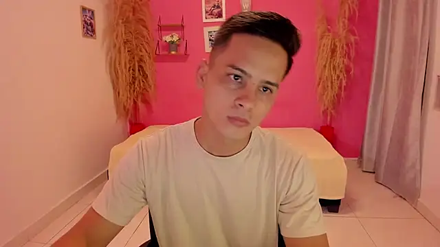 Snapshot of elmasmas01 chatting on November 7, 2025, 12:49 pm elmasmas01 online show from November 7, 2025, 12:49 pm