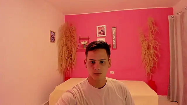 Snapshot of elmasmas01 chatting on November 12, 2025, 10:09 pm elmasmas01 online show from November 12, 2025, 10:09 pm