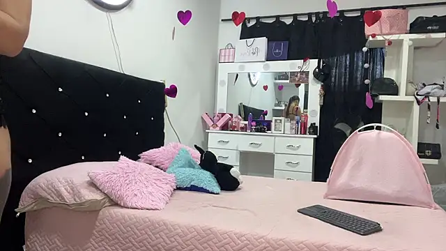 Snapshot of Hot2gether69 chatting on February 14, 2026, 2:25 pm Hot2gether69 online show from February 14, 2026, 2:25 pm