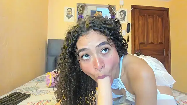 Snapshot of Keniia_rizz chatting on July 28, 2026, 6:20 pm Keniia rizz online show from July 28, 2026, 6:20 pm