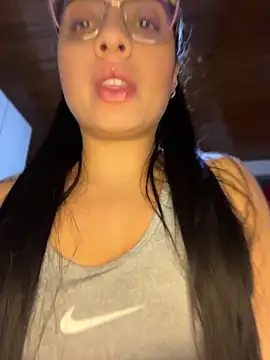 Im Saraaaa online show from June 13, 2026, 3:04 am