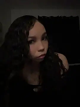 nikkiloveee online show from May 13, 2026, 6:00 am