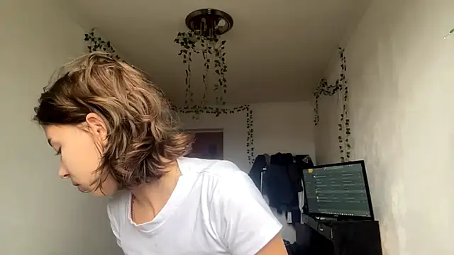 LilithFlamey online show from November 12, 2025, 7:09 am