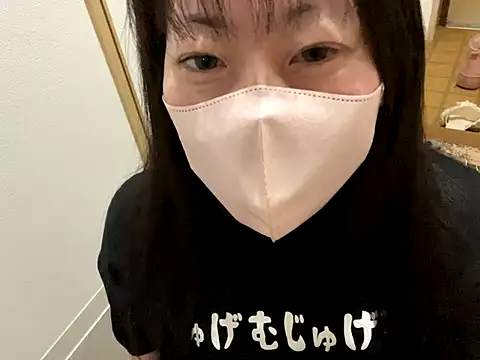 Snapshot of hitomi_desu chatting on November 15, 2025, 2:13 pm hitomi desu online show from November 15, 2025, 2:13 pm