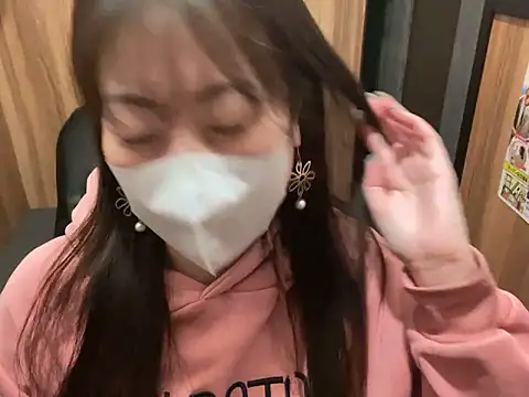 Snapshot of hitomi_desu chatting on November 25, 2025, 2:50 pm hitomi desu online show from November 25, 2025, 2:50 pm