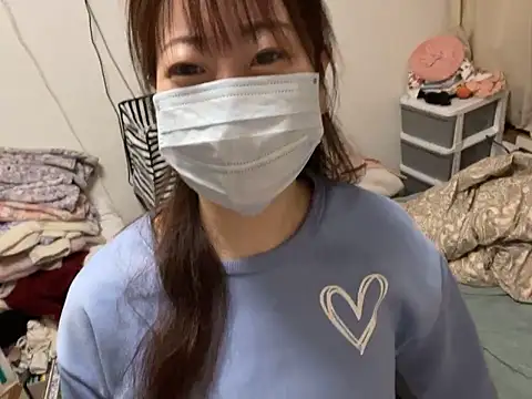 Snapshot of hitomi_desu chatting on February 3, 2026, 8:14 pm hitomi desu online show from February 3, 2026, 8:14 pm