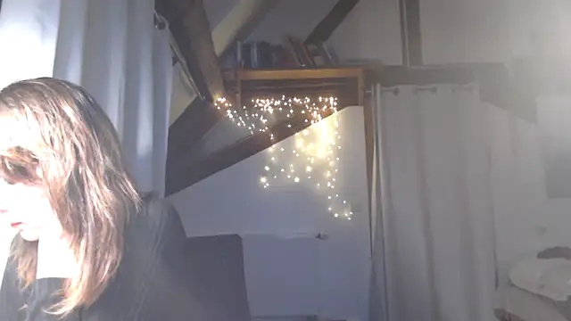 MissDyannis online show from April 10, 2026, 6:45 pm