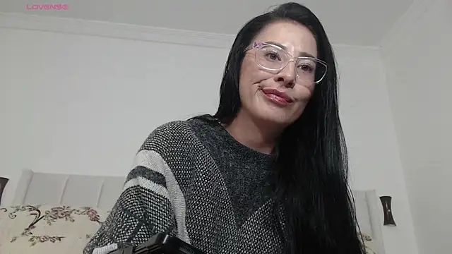 Emma Hotkiss online show from April 21, 2026, 3:57 am