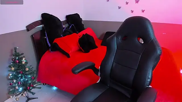 Monserrat Cute  online show from December 18, 2025, 12:27 am