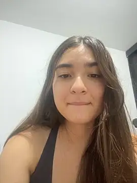 Snapshot of Valentina_ro chatting on October 27, 2025, 3:43 am Valentina ro online show from October 27, 2025, 3:43 am