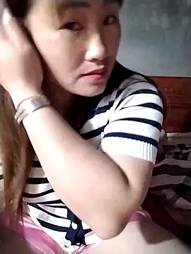 Snapshot of emini-xx chatting on April 6, 2026, 7:53 am emini-xx online show from April 6, 2026, 7:53 am