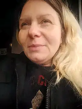 Lana-murr online show from December 15, 2025, 6:50 am